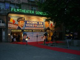 2011.07.06 Premiere _ Nichts zu verzollen, Aussenansicht_30